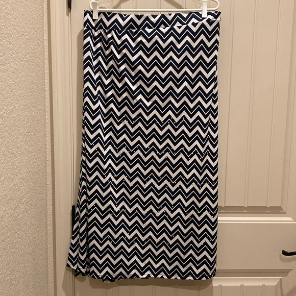 Metrowear Chevron Print Women’s Plus Size 3X Skirt Stud Accents Elastic Waist - Picture 1 of 9